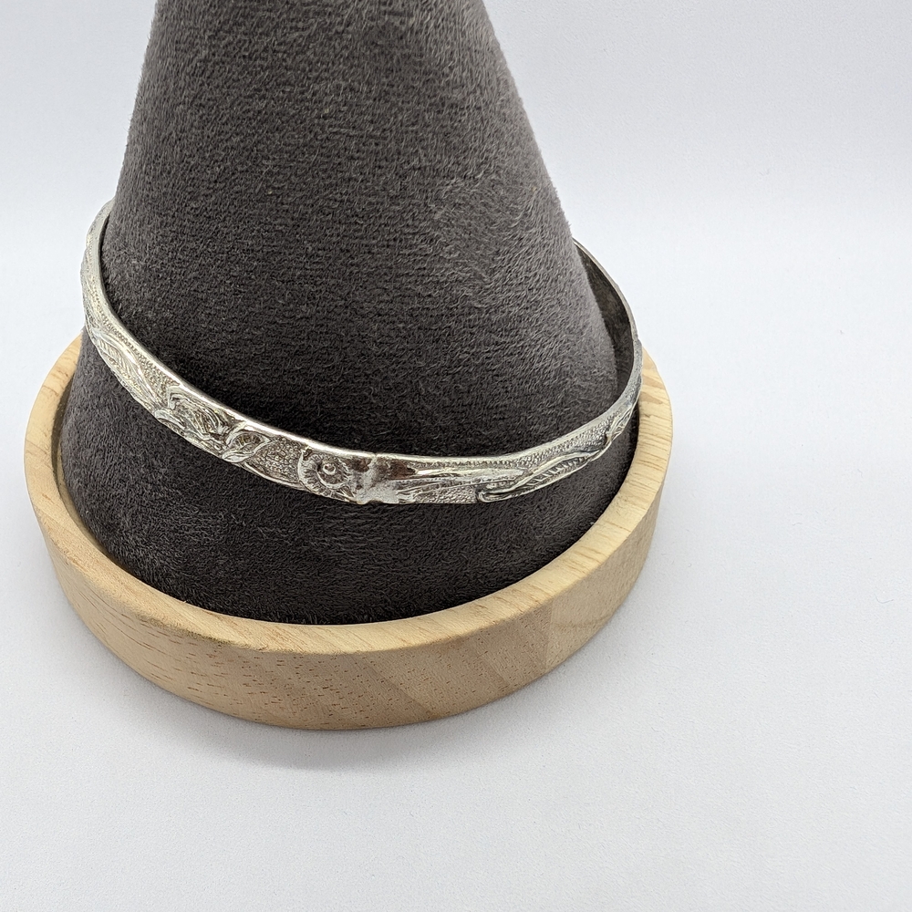 Mexico Silver Bangle With Leaf Design - Picture 4 of 12